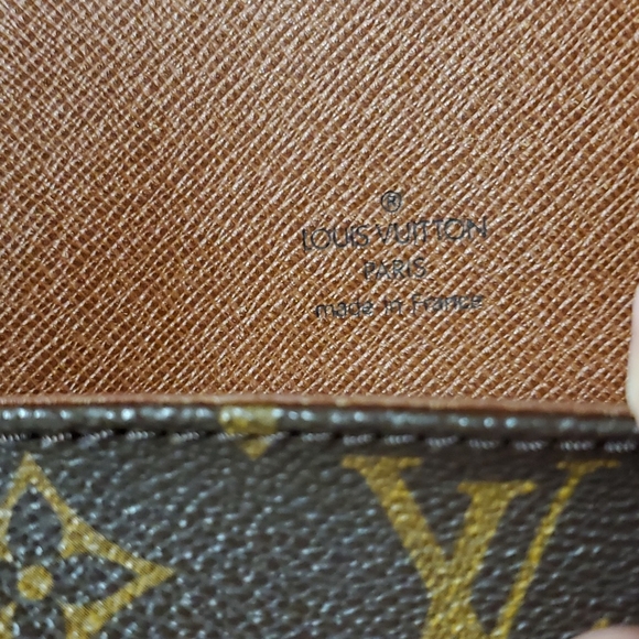 Lv Shoulder Bag - Picture 14 of 16